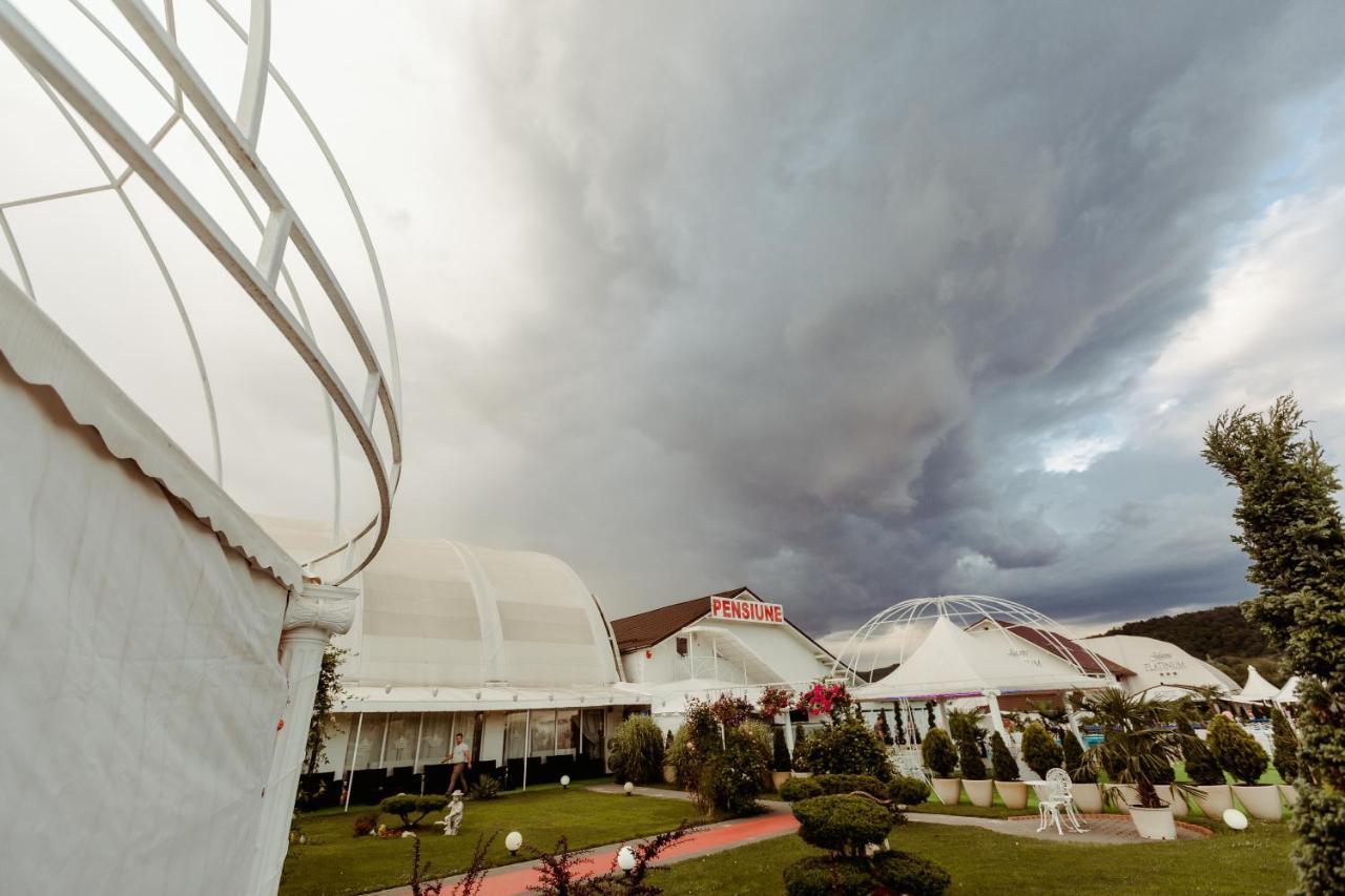 Juliana Platinum Brad Hotel Bagian luar foto
